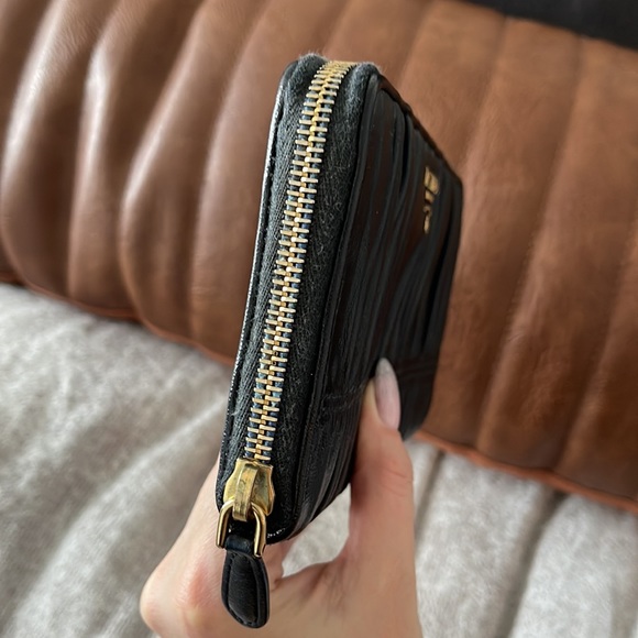 Prada Wallet - Picture 3 of 11